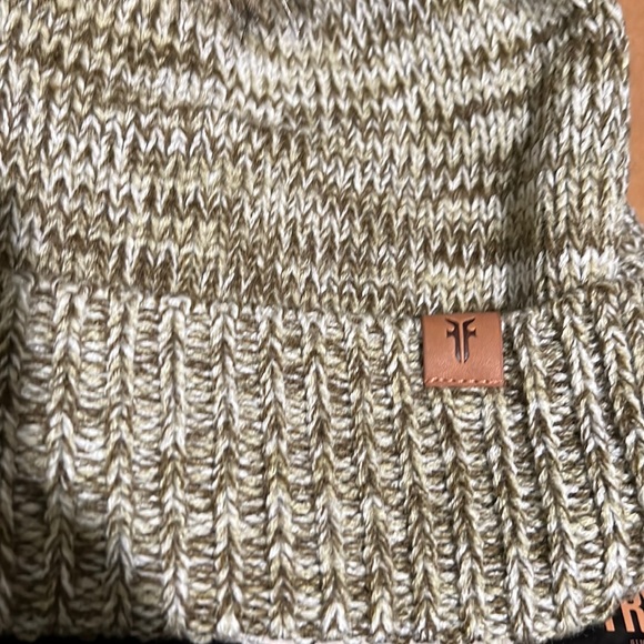 NIB Frye Genuine Leather CARD WALLET & BEANIE Brown & White Hat NEW IN BOX - Picture 4 of 6